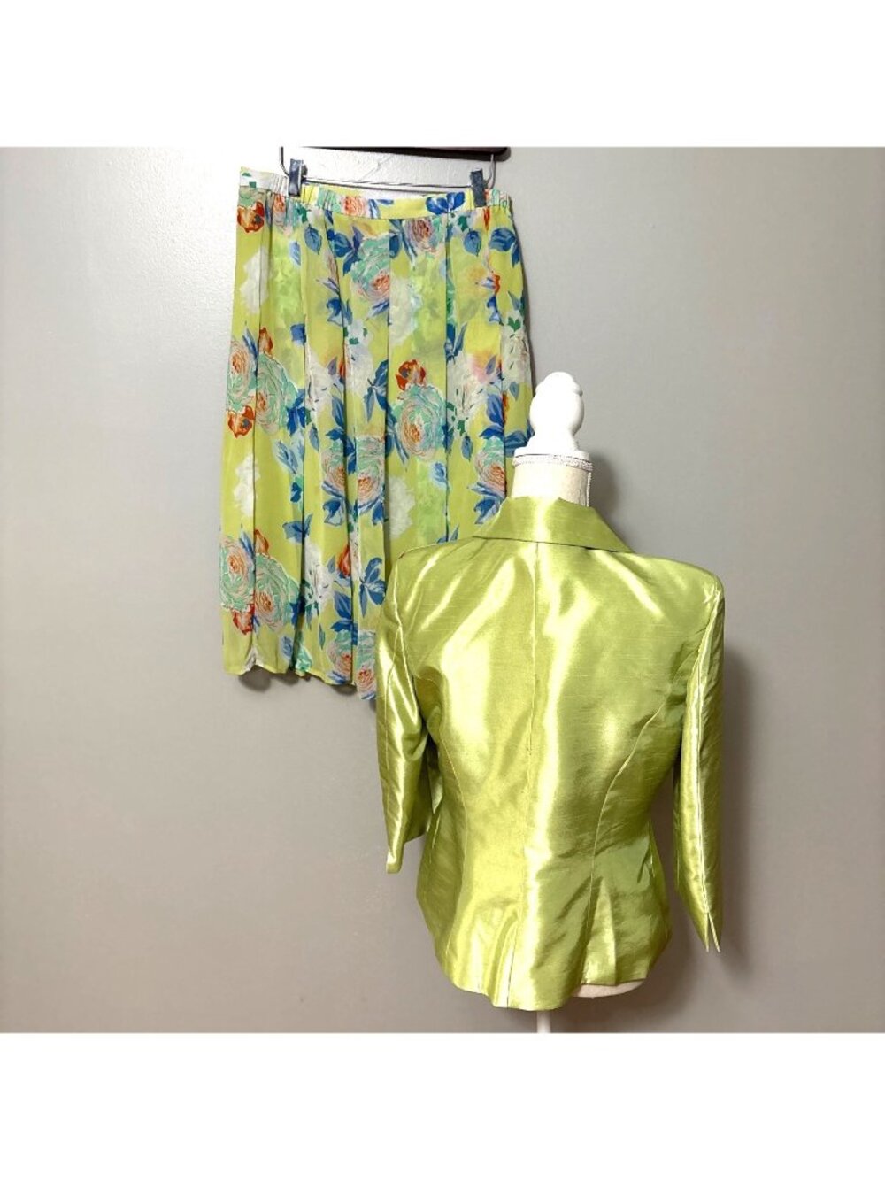 Vintage Madam X Lime Green Blazer & Floral Pleated Skirt Set M - Picture 2 of 9